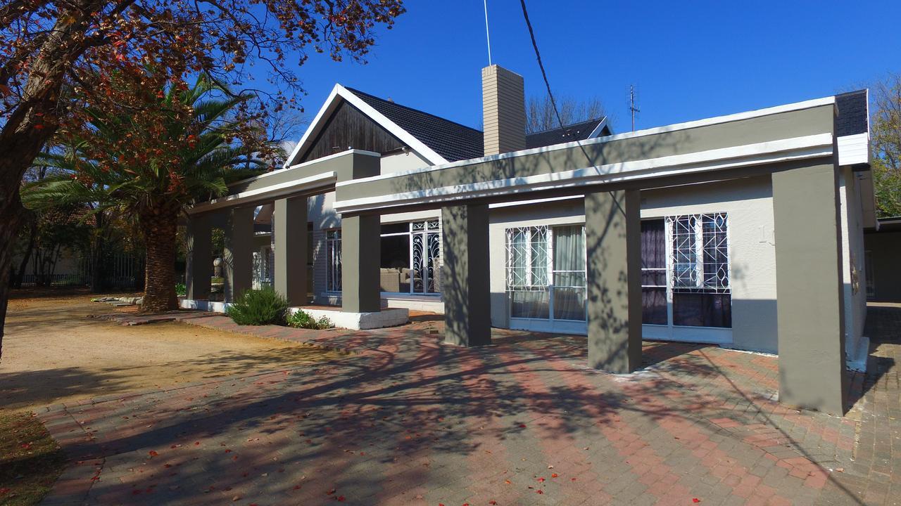 Lighthouse Bed & Breakfast Kroonstad Bagian luar foto