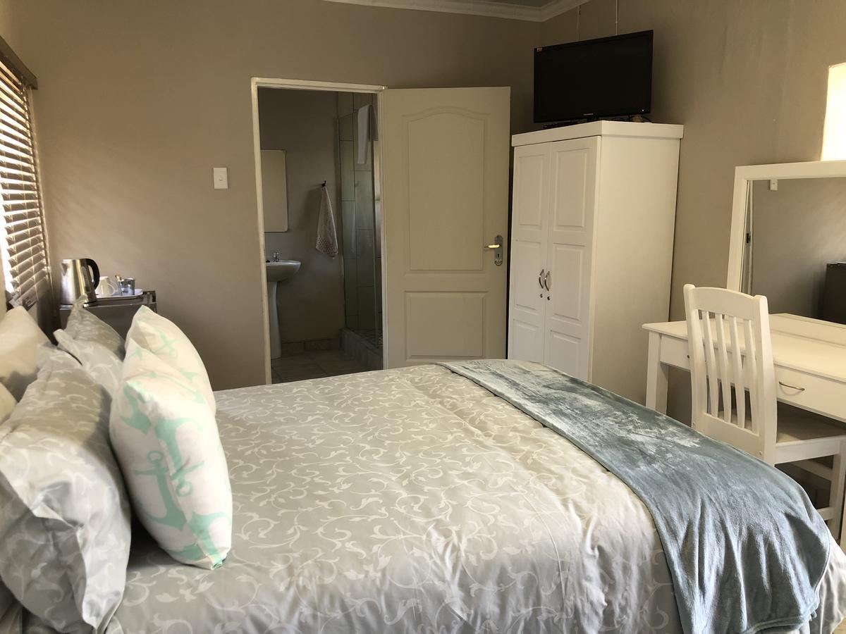 Lighthouse Bed & Breakfast Kroonstad Bagian luar foto