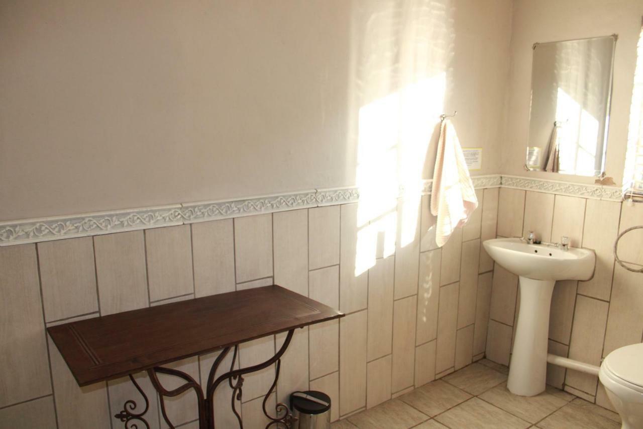 Lighthouse Bed & Breakfast Kroonstad Bagian luar foto